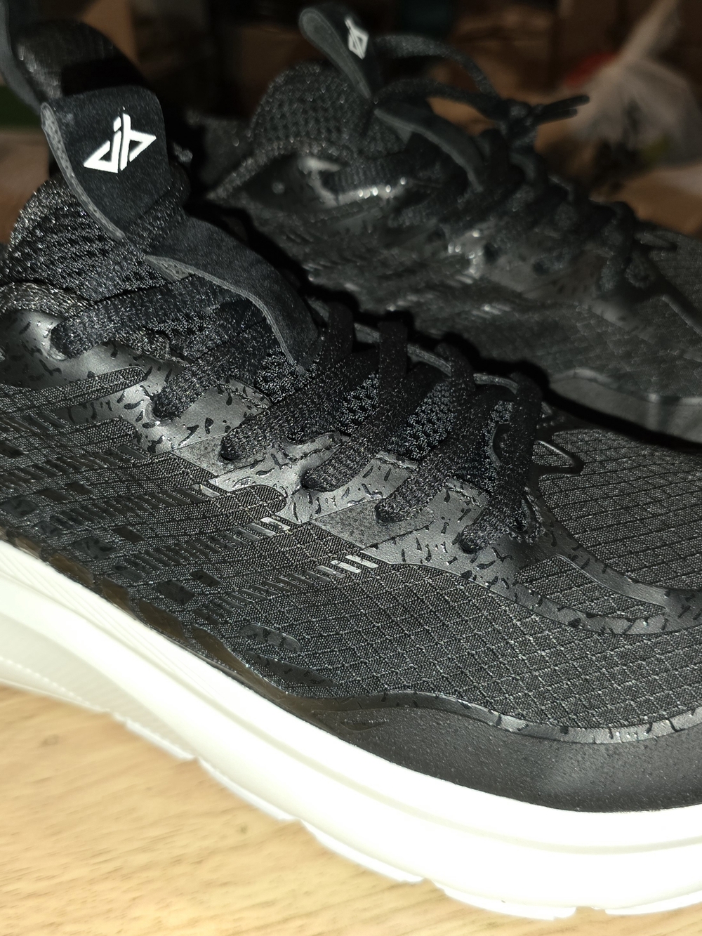 JACKSHIBO MENS ATHLETIC SHOE SZ 10.5 BLACK/WHITE/WIDE TOEBOX ARCH SUPPORT/0 DROP